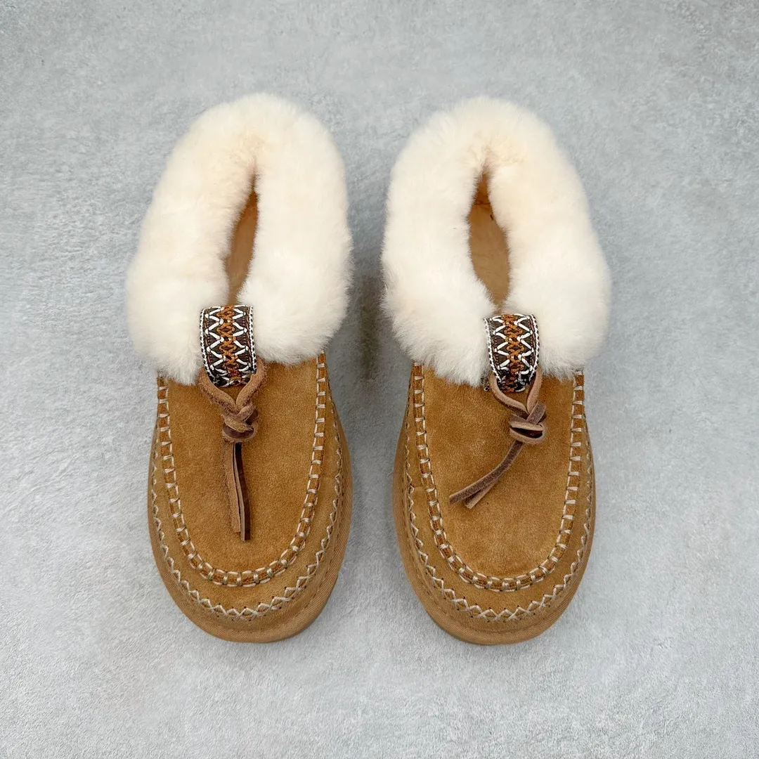 Pick up locally💰560 UGG 8258 Alpine shallow mouth autumn and winter sheep fur integrated snow boots. All shoes are made of ZP same factory. Longfeng A-grade Australian imported sheep fur integrated brand OEM production line. Fully follow the ZP process. Original pattern maker of the OEM. Adhering to the principle of no original shoes and no development selection. Pay attention to every detail. The most authentic version on the market TREADLITE "Light Wing" technology outsole Lightweight/durable/flexible/pile size: 35 36 37 38 39 40 Coding: by2936090